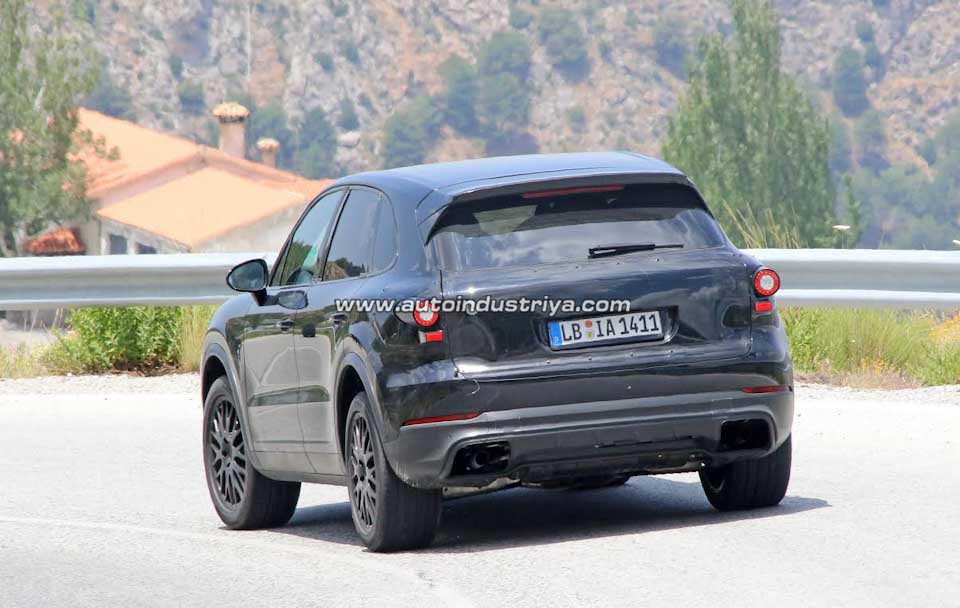 2018 Porsche Cayenne test mule rear