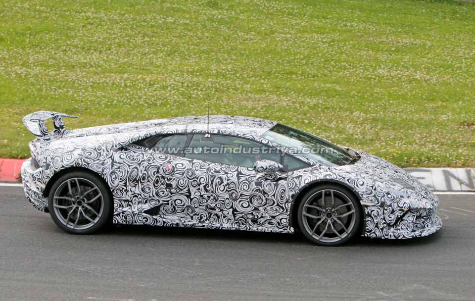 Side profile of the Lamborghini Huracan Superleggera