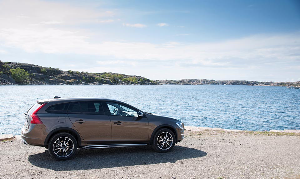 Rear quarter of the 2016 Volvo V60 Cross Country