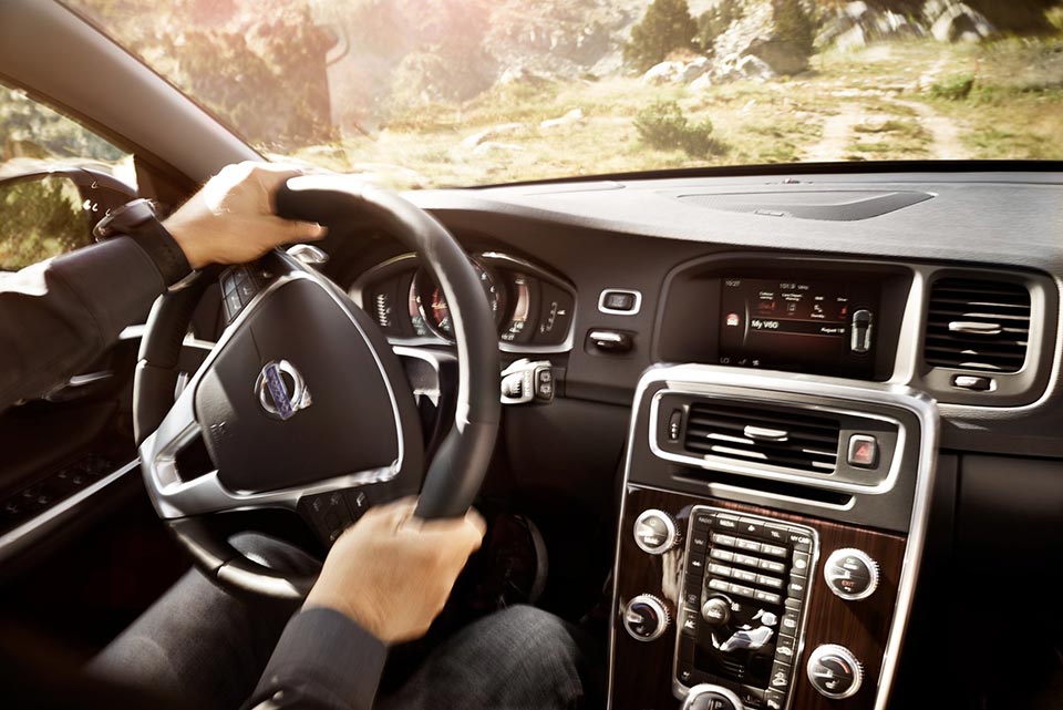 Inside the 2016 Volvo V60 Cross Country