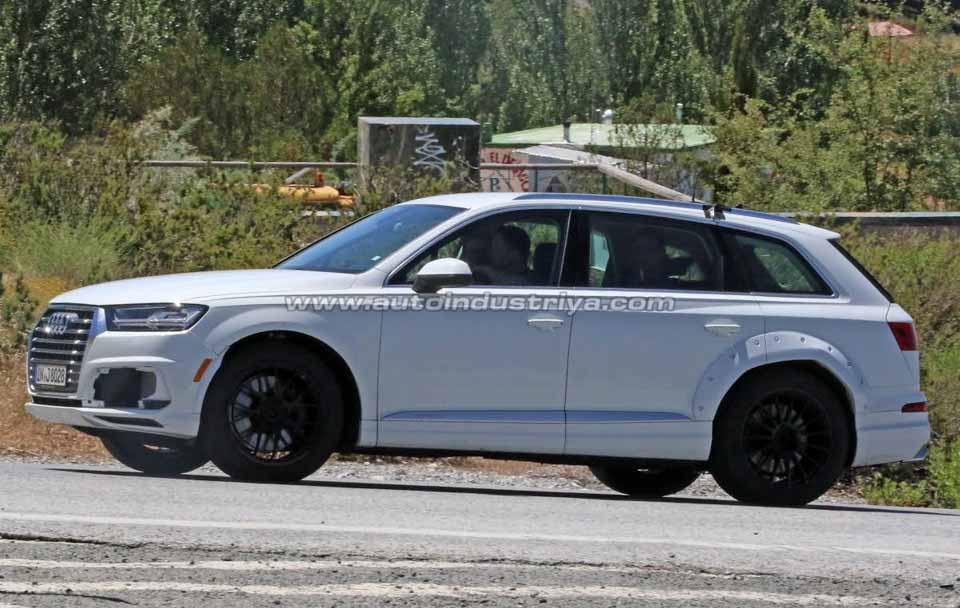 Audi Q8 front 3/4ths