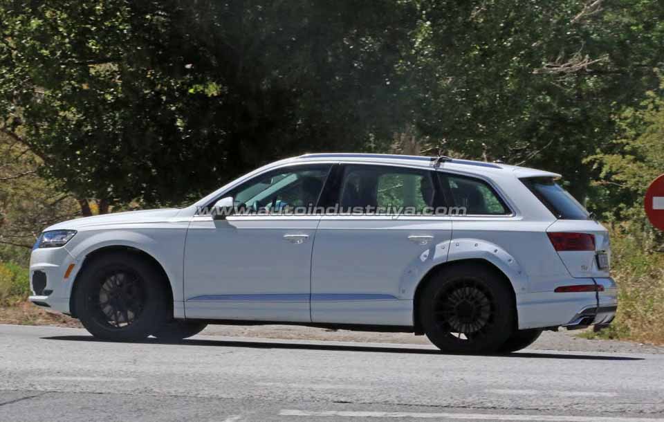 Audi Q8 side profile