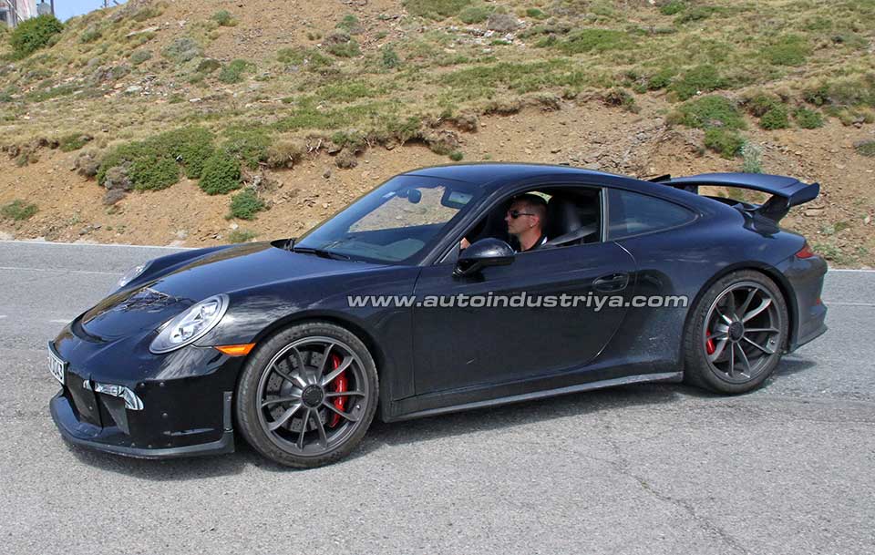 Spied: 2017 Porsche 911 GT3
