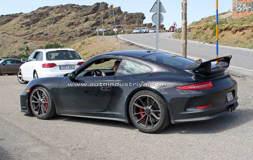 Spied: 2017 Porsche 911 GT3