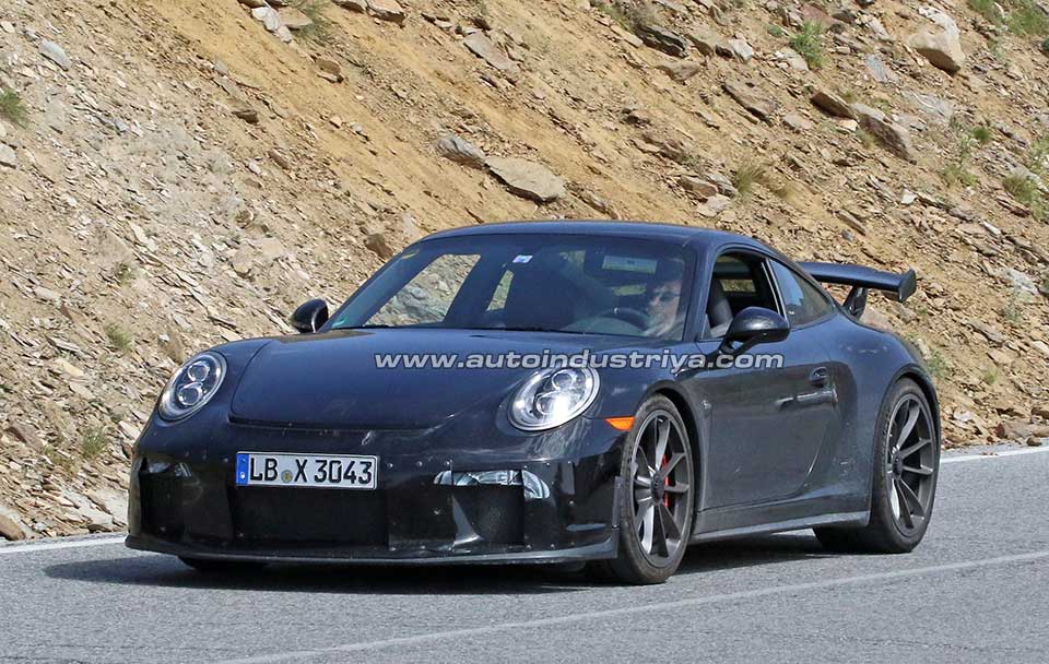 Spied: 2017 Porsche 911 GT3