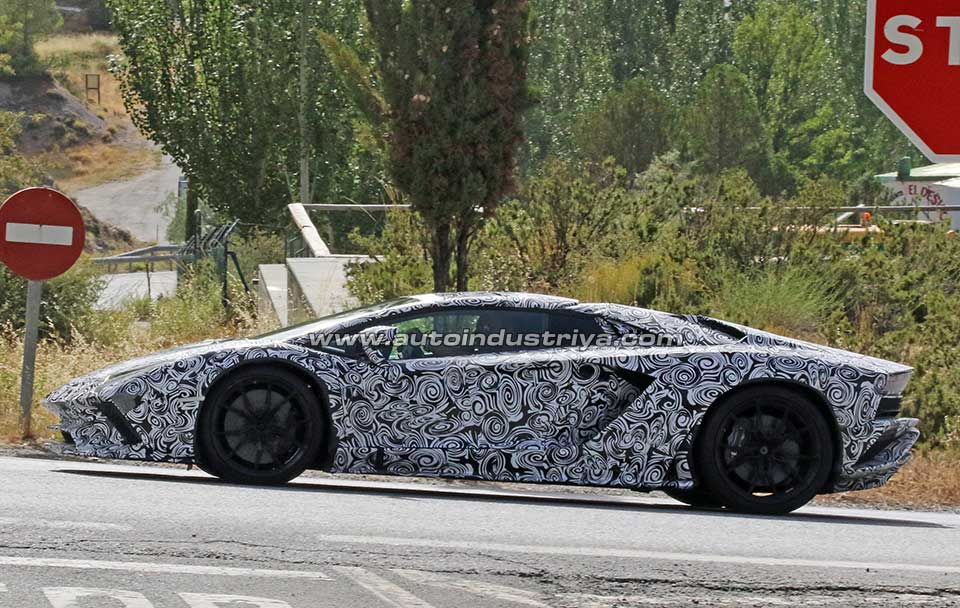 Aventador test mule side