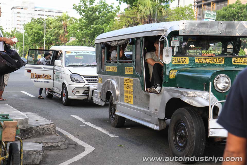 PUVs illegally picking up commuters