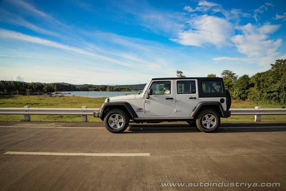 Side profile of the Jeep Wrangler Unlimited Sport