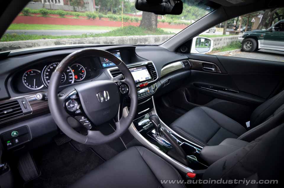 2016 Honda Accord 2.4S interior