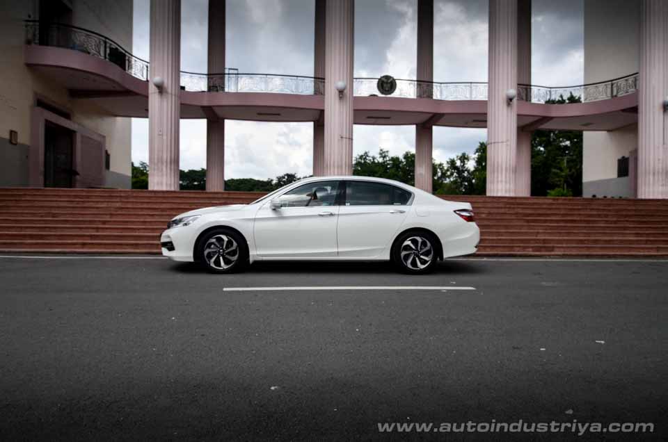 2016 Honda Accord 2.4S side