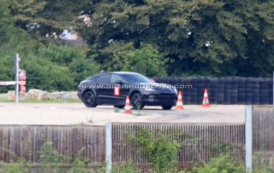 Spied: Porsche Cayenne Coupe caught testing
