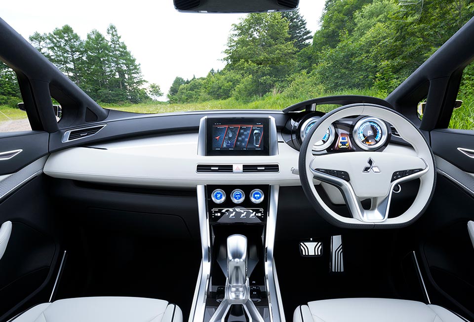 Inside the 2016 Mitsubishi XM concept