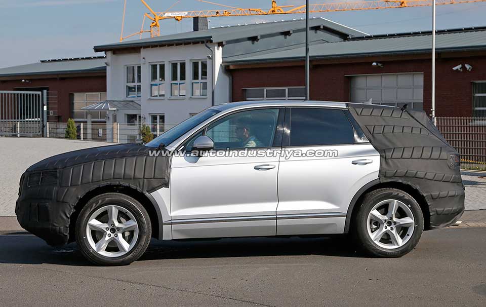 Side profile of the supposed next-gen VW Touareg