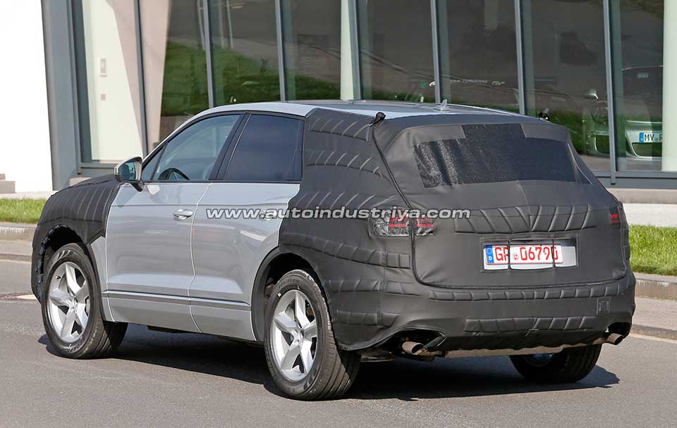 Rear quarter of the supposed next-gen VW Touareg