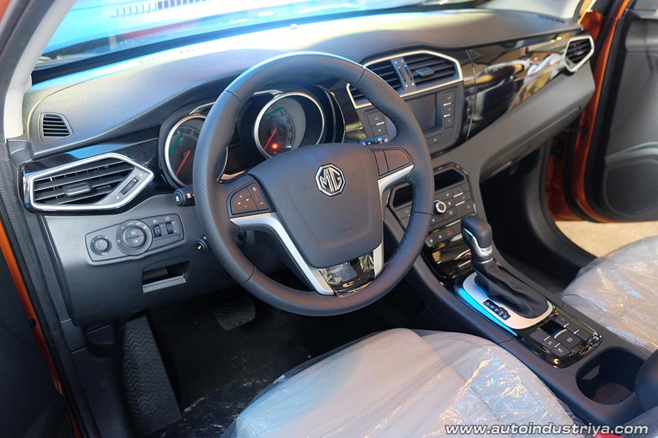Inside the 2016 MG GS