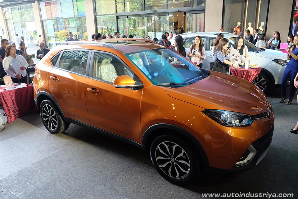 Side profile of the 2016 MG GS