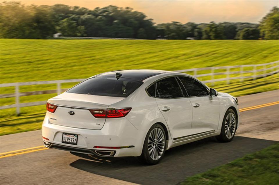 Rear quarter of the 2017 Kia Cadenza