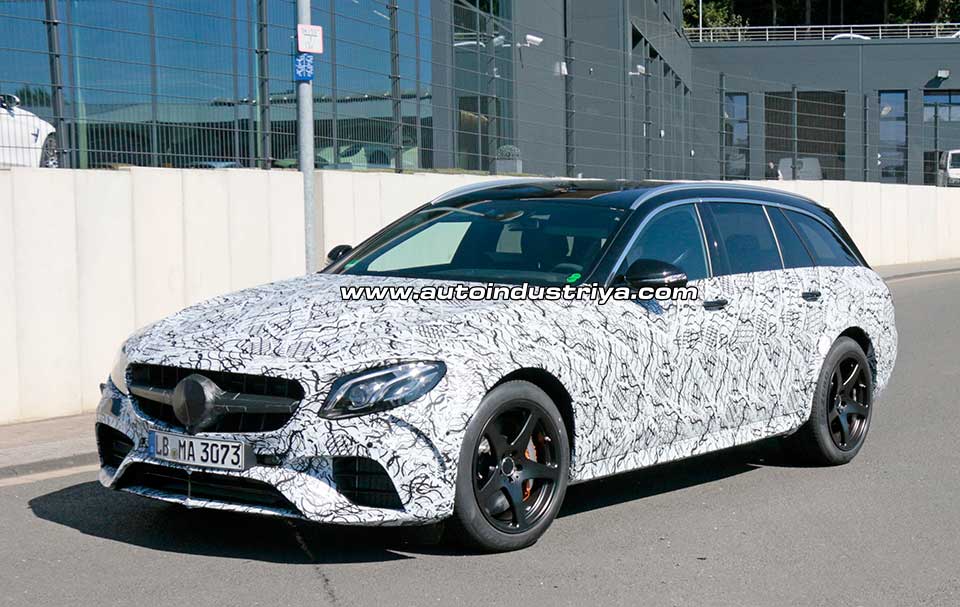 Mercedes-AMG E63 Black front quarter