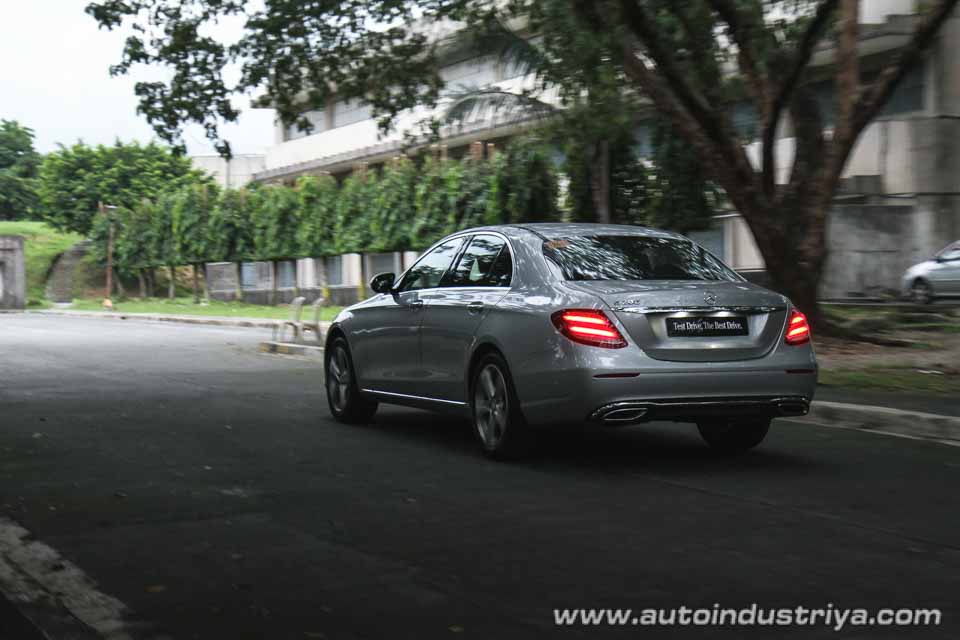 2016 Mercedes-Benz E200 Avantgarde rear quarter
