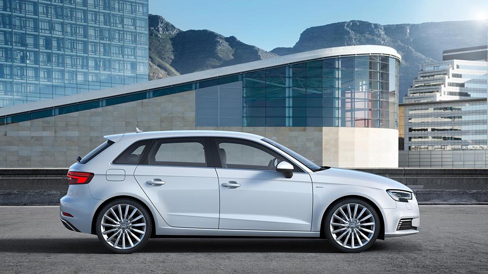 Side profile of the 2017 Audi A3 Sportback e-tron