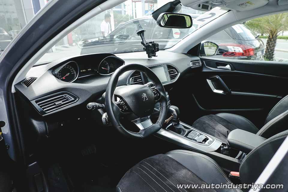 Peugeot 308 interior