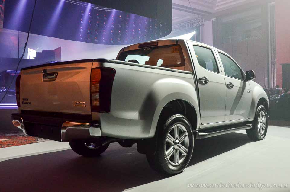 2017 Isuzu D-Max rear quarter