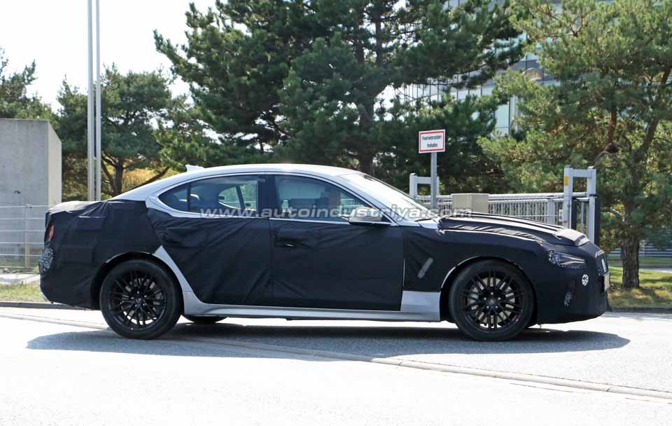 Genesis G70 side