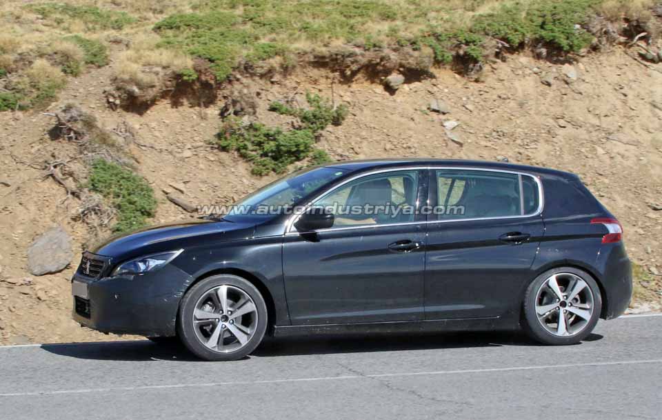 Side quarter of the Peugeot 308 facelift
