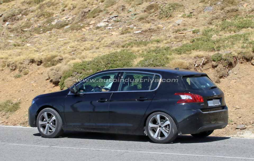 Side profile of the Peugeot 308 facelift