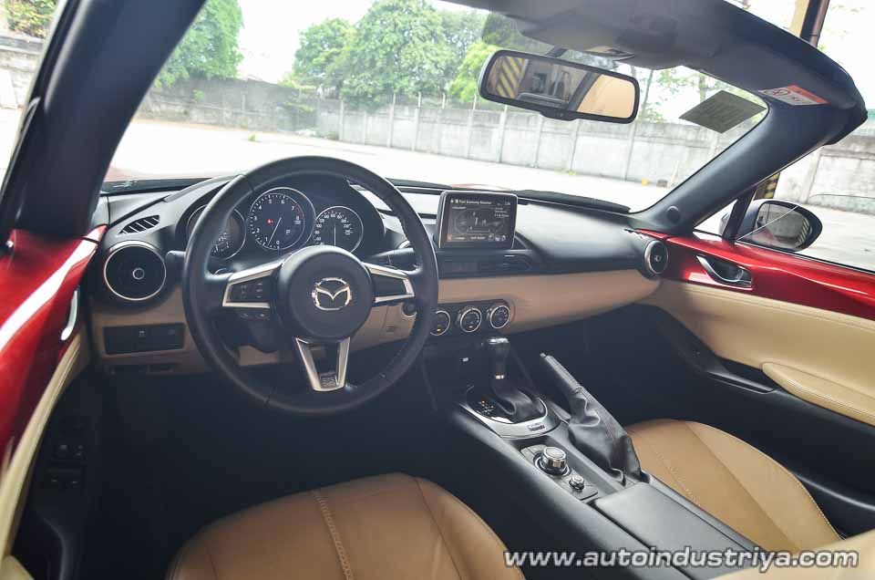2016 Mazda MX-5 dash