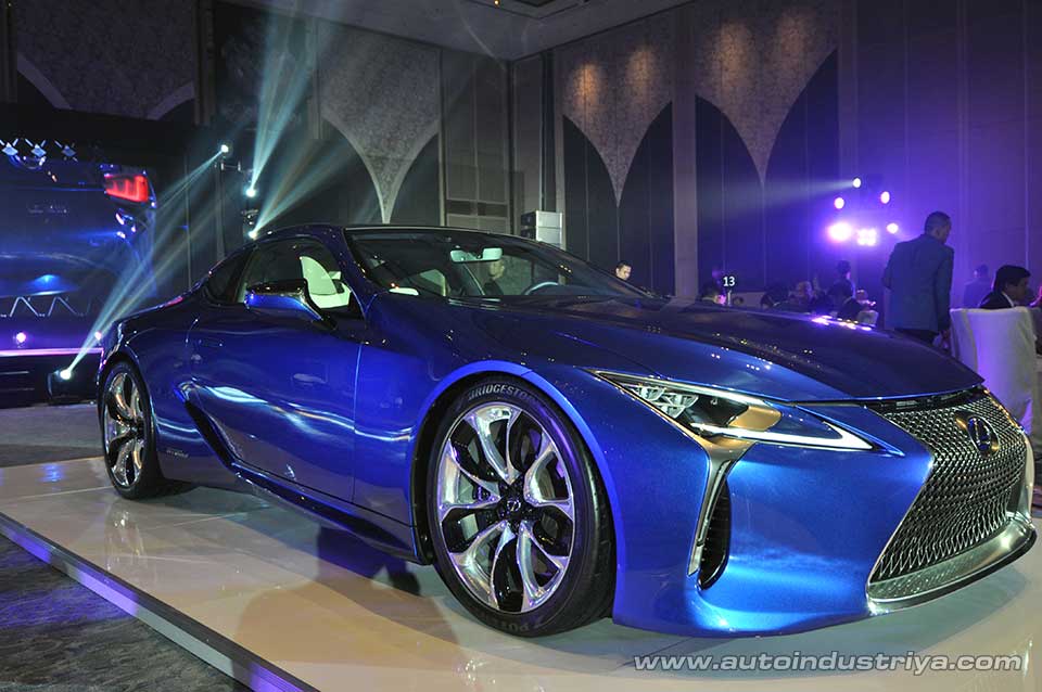 Lexus LF500h front quarter