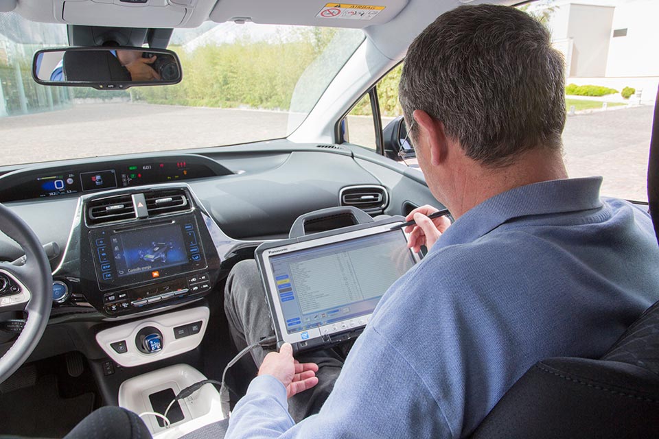 Testing the all-new Prius' emissions during city driving