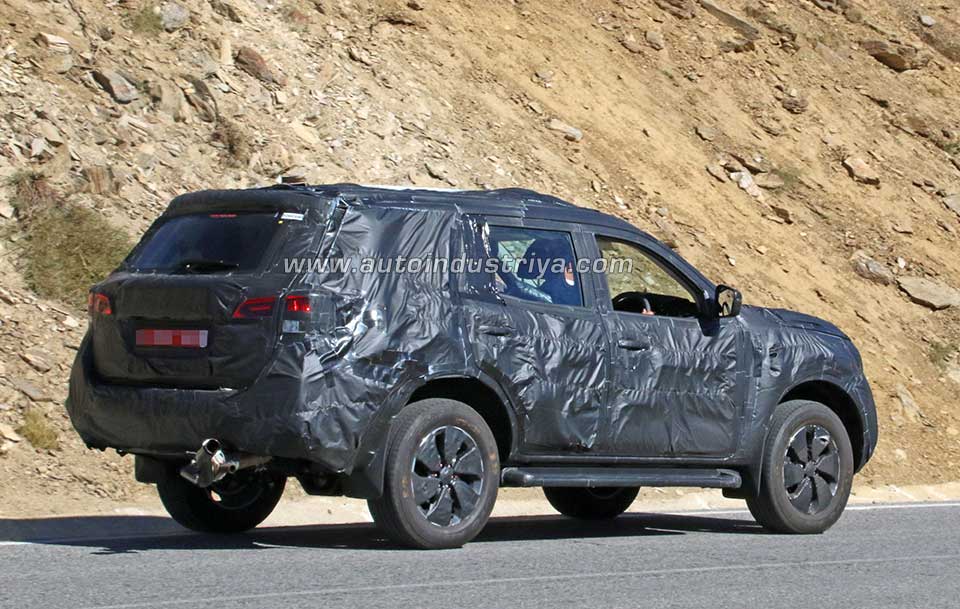 2017 Nissan Navara SUV rear quarter