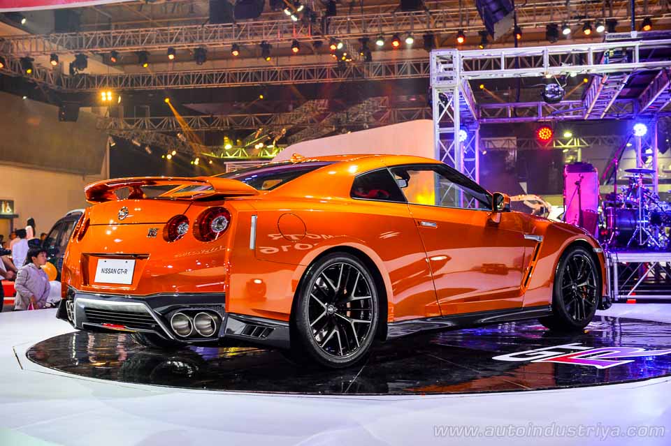 2017 Nissan GT-R rear quarter