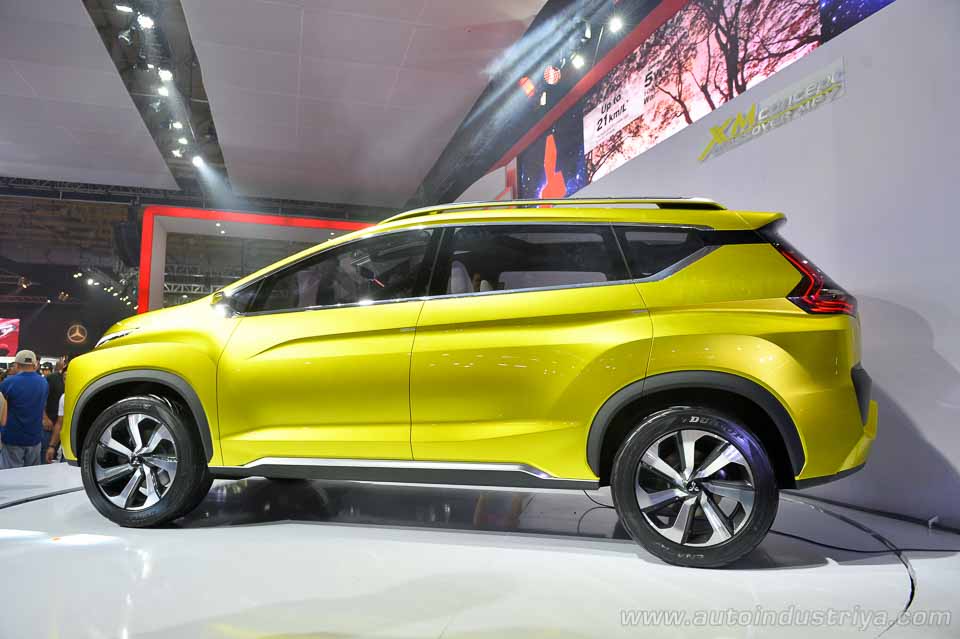 Mitsubishi XM Crossover side view