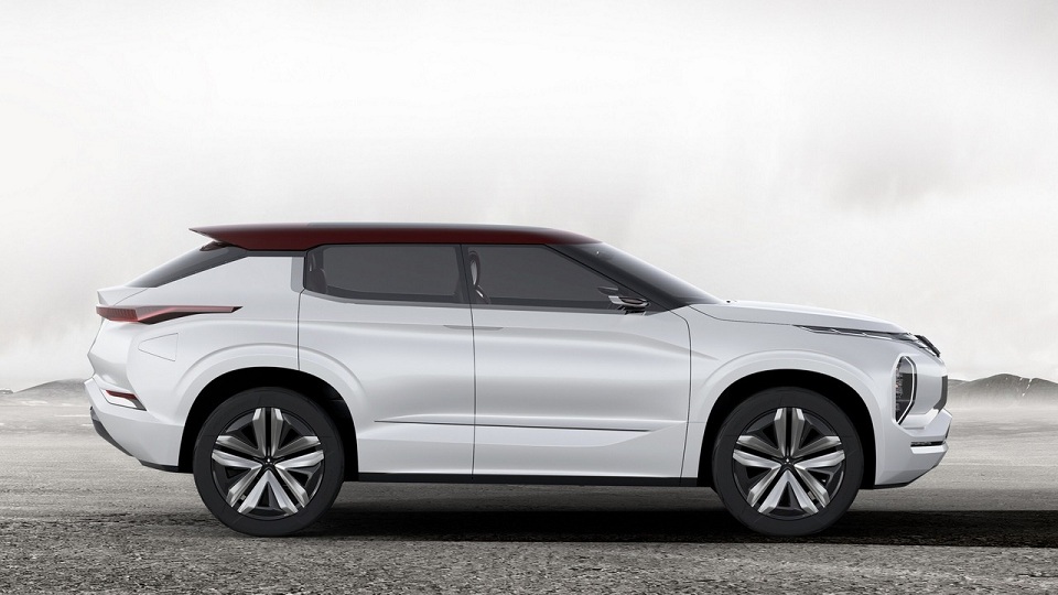 Side profile of the Mitsubishi GT-PHEV concept