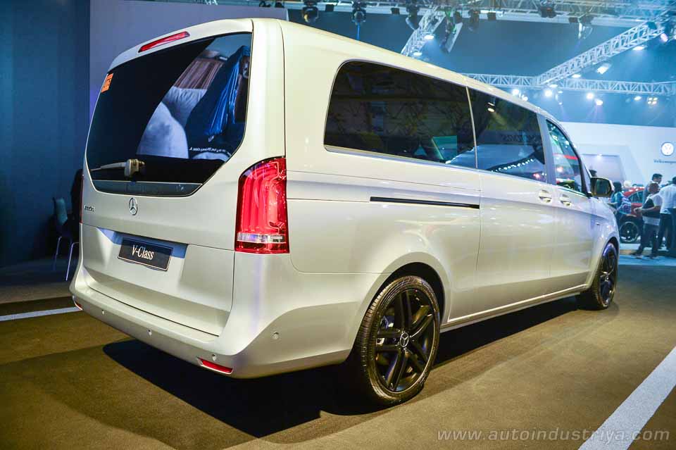 2016 Mercedes-Benz V Class rear quarter