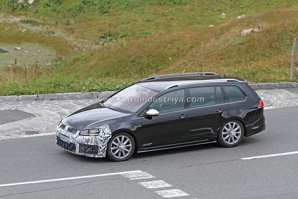 Volkswagen Golf R wagon front quarter