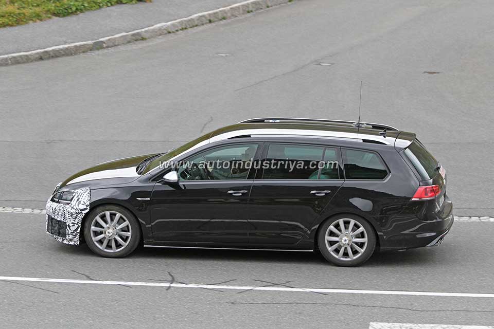 Volkswagen Golf R wagon side