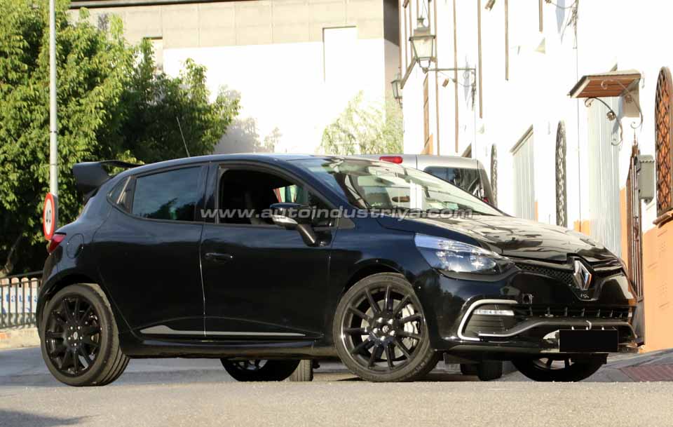 Front quarter of the Renault Clio RS 16