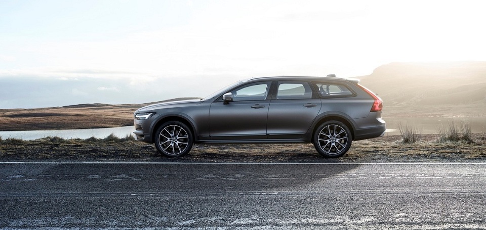 The side profile of the V90 Cross Country