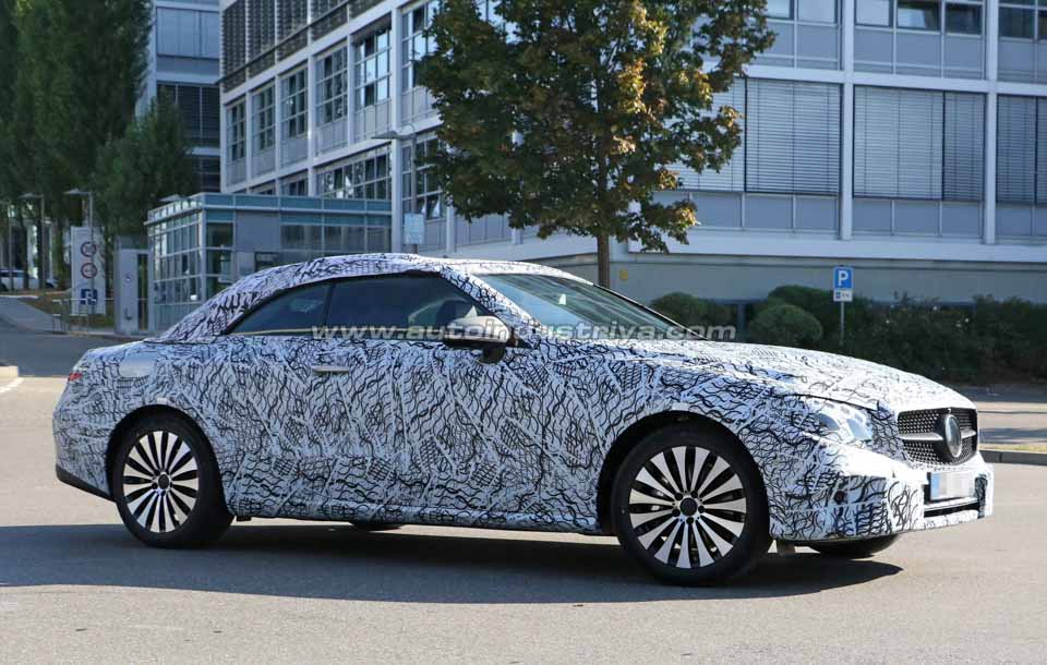 The E-Class Cabrio with the camouflaged soft top