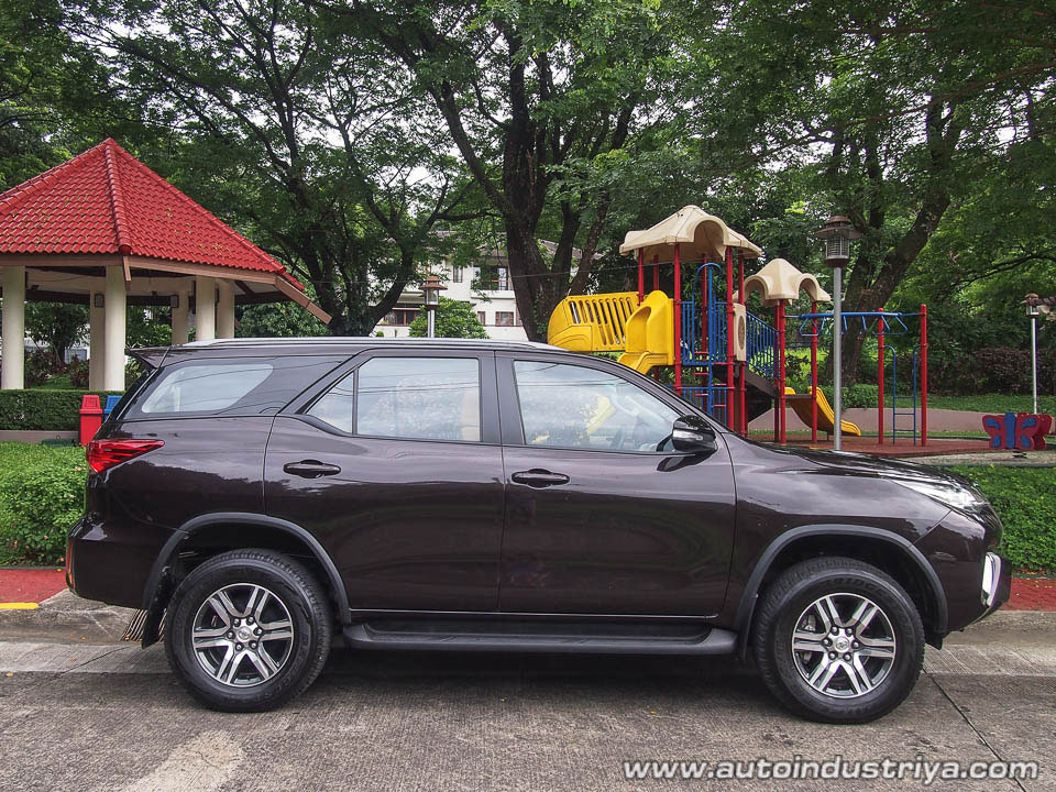 2016 Toyota Fortuner side