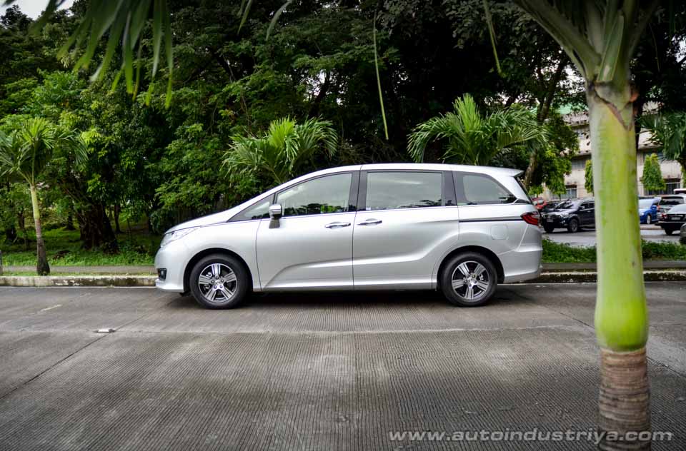 Honda Odyssey EX side