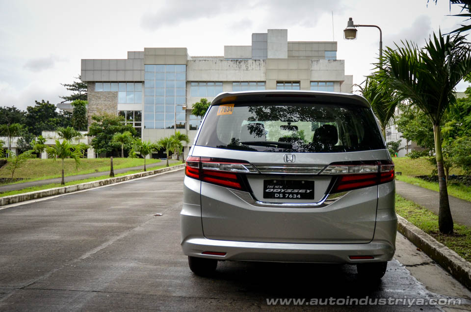Honda Odyssey EX rear