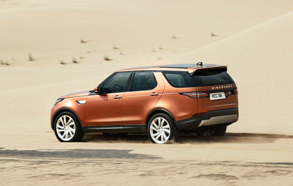 2017 Land Rover Discovery makes global debut