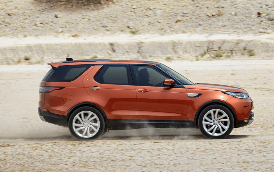 2017 Land Rover Discovery makes global debut