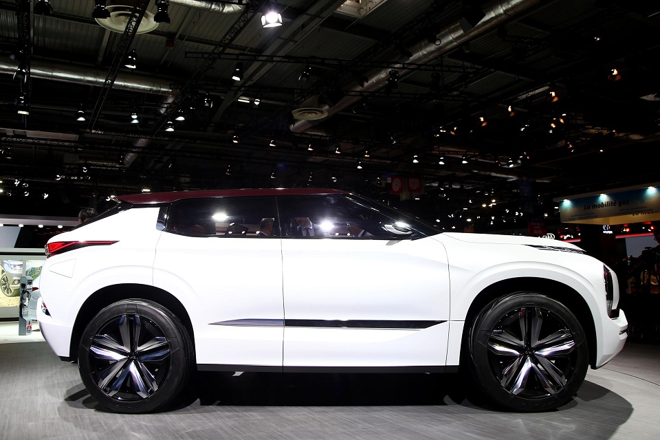 Side profile of the GT-PHEV concept