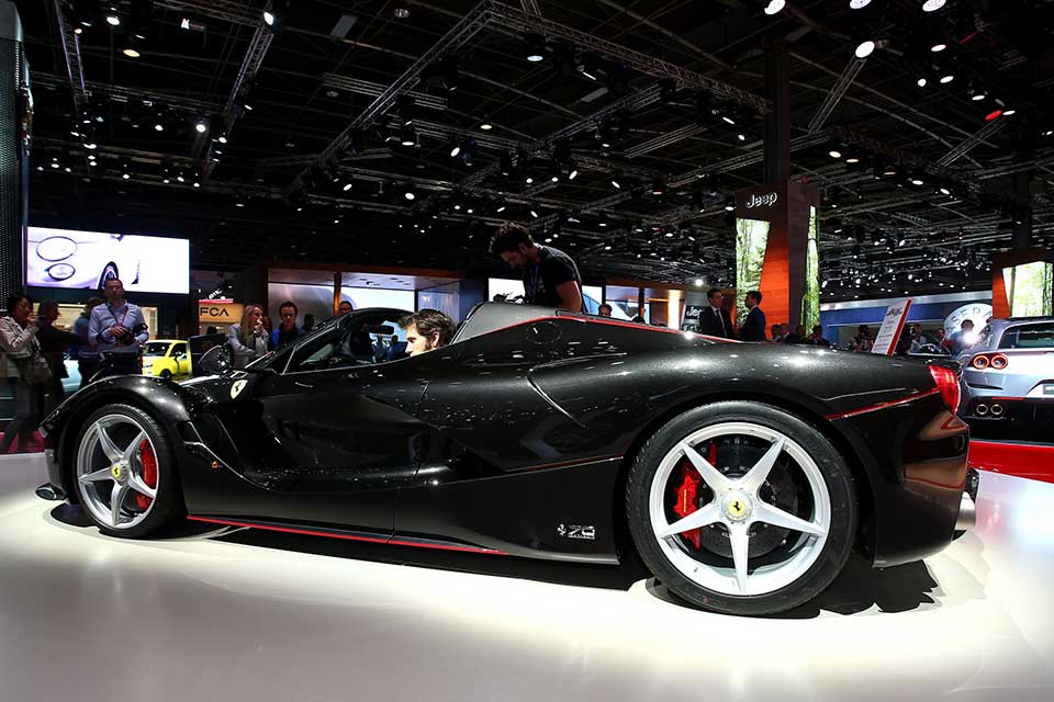 La Ferrari Aperta side