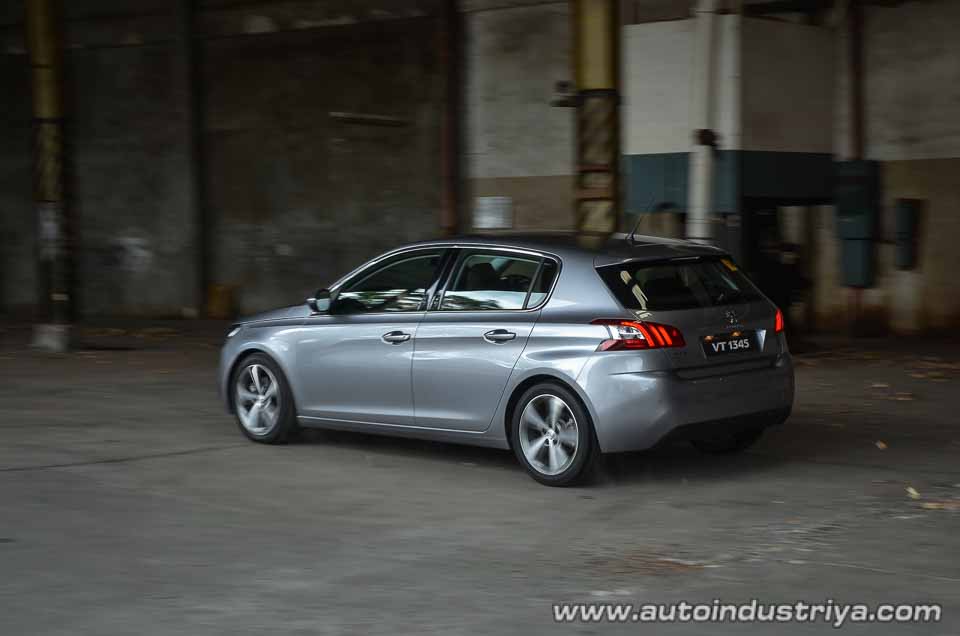 Peugeot 308 running shot